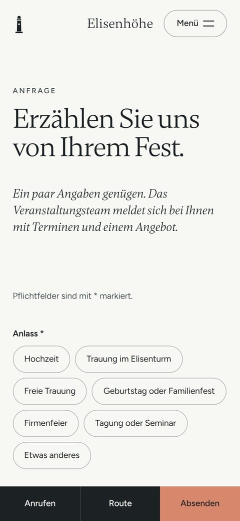 Unser Entwurf für die Elisenhöhe in Wuppertal, als Vorschau online (Stand 04.10.2026): Anfrageseite auf dem Handy mit Auswahl des Anlasses und fester Leiste für Anrufen, Route und Absenden.